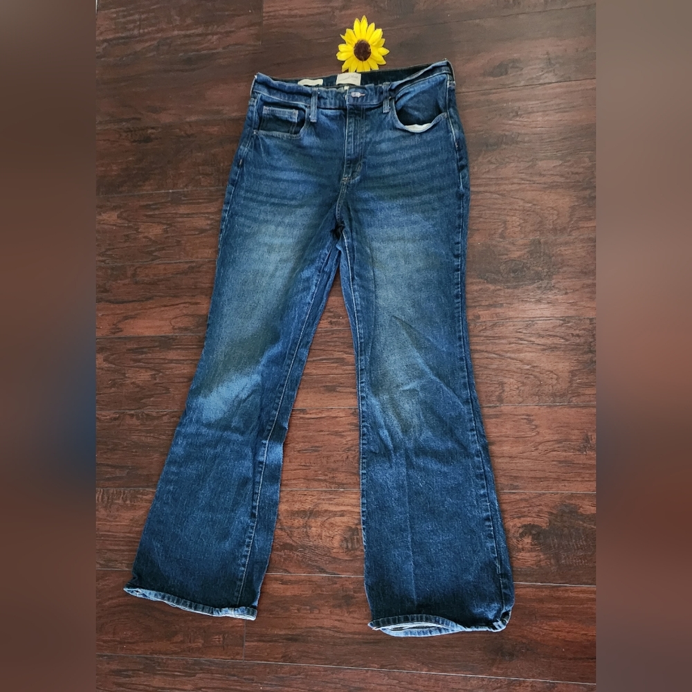 Universal THREAD HIGH RISE Flared Jeans - Picture 4 of 10